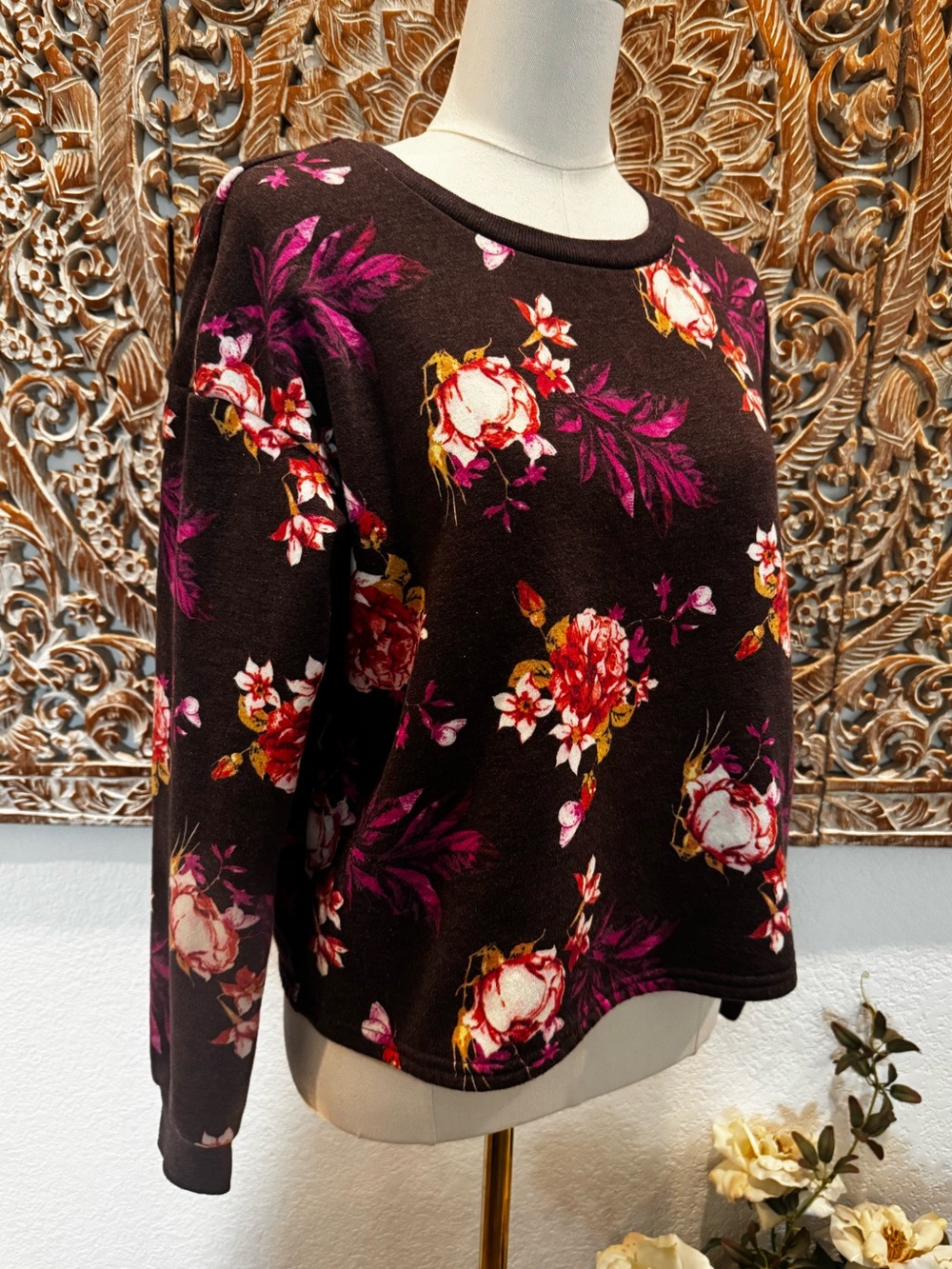 LuLaRoe Burgundy Floral Sweatshirt, Soft Warm Cozy Long Sleeves- size M - Picture 4 of 14